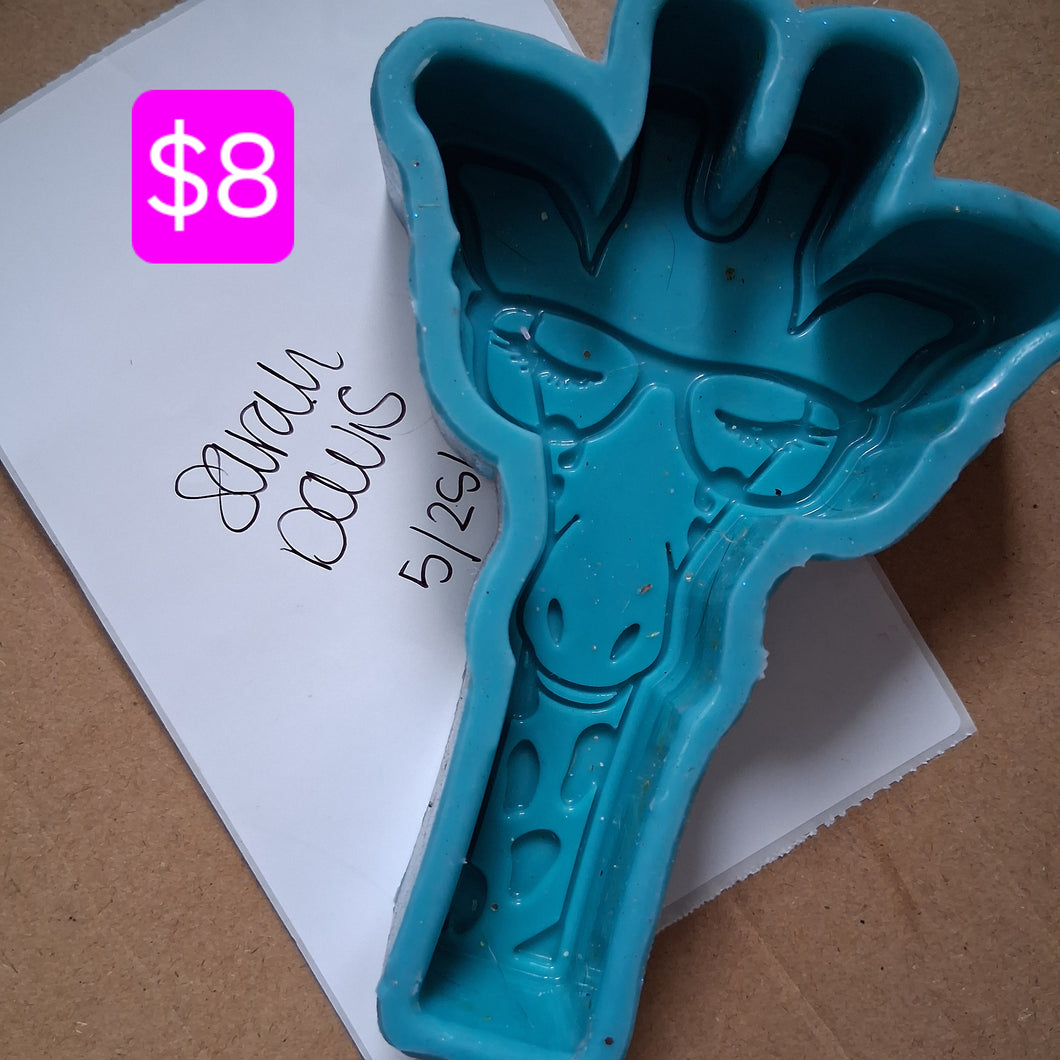 Giraffe w Glasses Mol